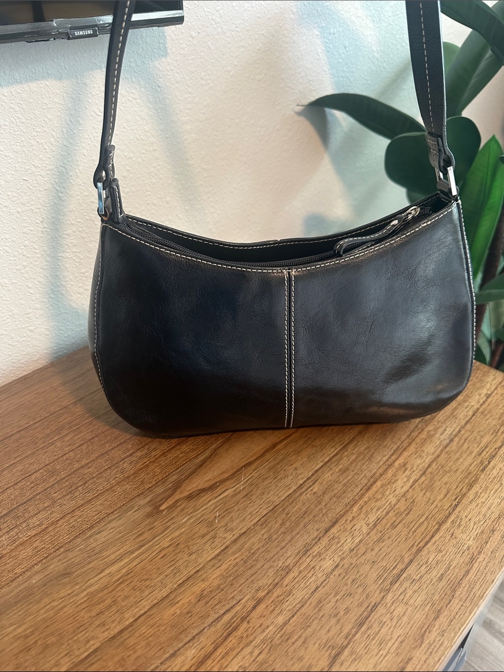 Etienne Aigner Genuine Leather Black Bag w/Contrast Stitching - Picture 4 of 15